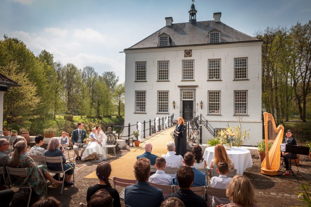 Buiten bruiloft voor kasteel Loon op Zand